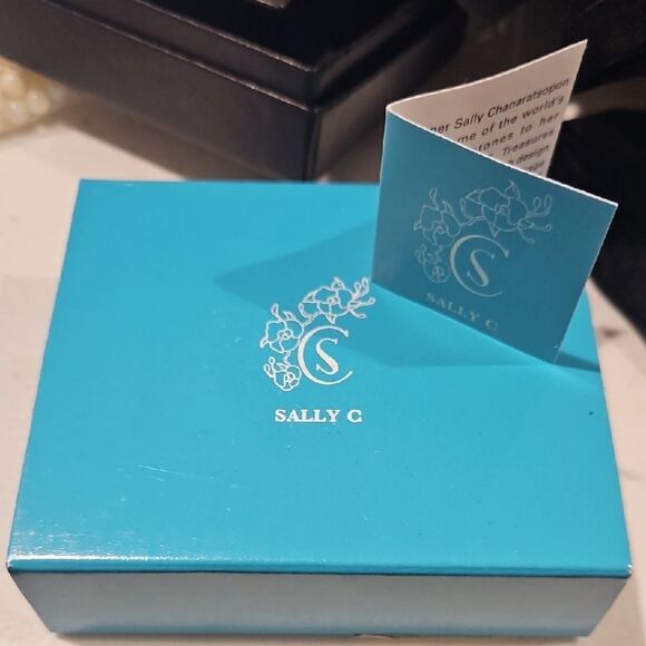 Salley C Elegant Abalone and Pearl Bracelet - Picture 2 of 5